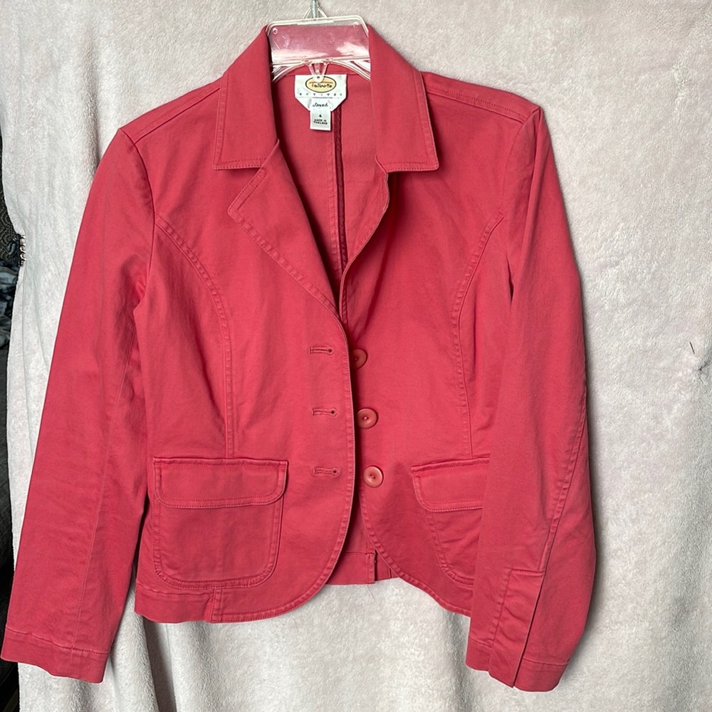 97 % cotton 3% lycra Spandex, pockets, 3 button up.